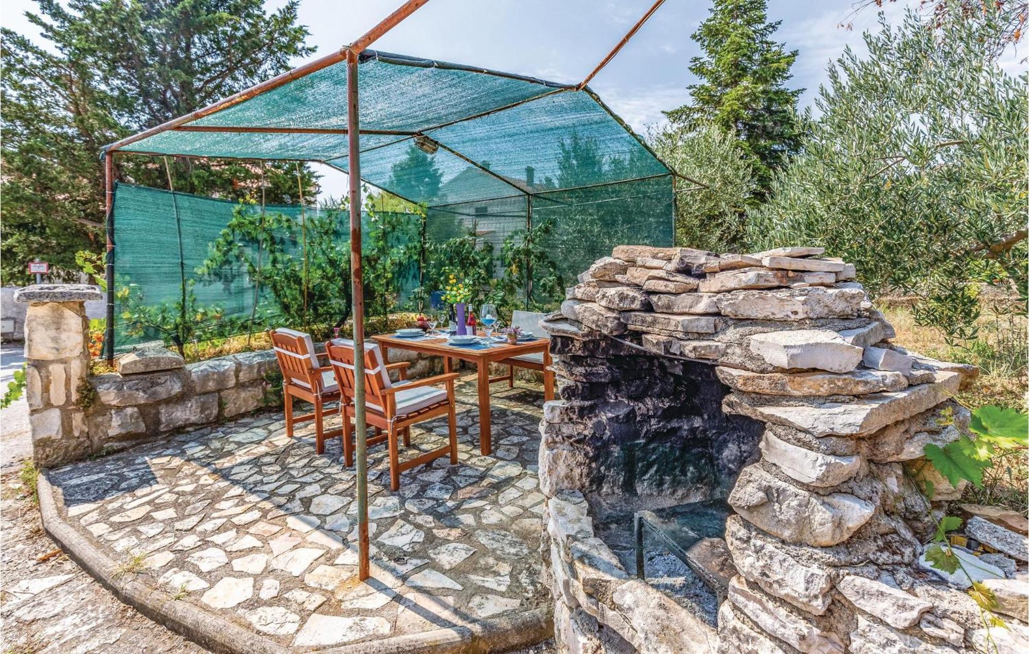 2 Bedroom Awesome Apartment In Vinkuran Zewnętrze zdjęcie